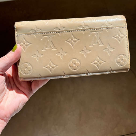 Louis Vuitton Sarah Wallet - Picture 10 of 12